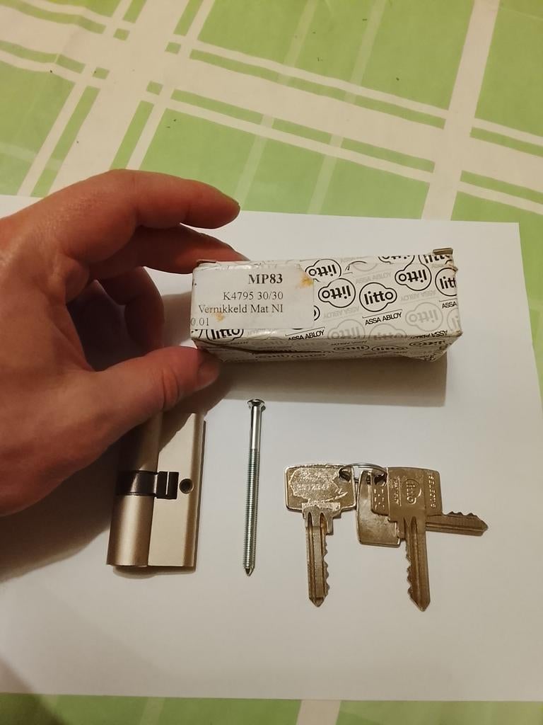 Litto vernikkeld cilinder slot, Ophalen, Slot