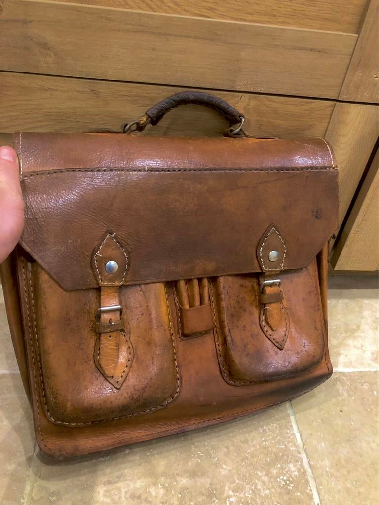 Cartable en cuir marron, Bijoux, Sacs & Beauté, Sacs | Cartables, Enlèvement ou Envoi, Cuir
