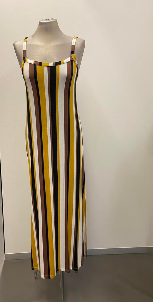 Tapis stretch Mango taille M, Vêtements | Femmes, Robes, Comme neuf, Taille 38/40 (M), Autres couleurs, Sous le genou, Enlèvement ou Envoi