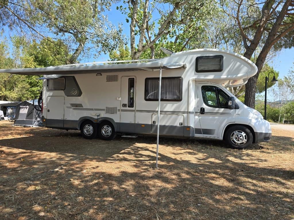 Knaus Sun Traveller 800 DG Mobilhome, Siège de train, 8 mètres et plus, Toilette à cassette, Fiat
