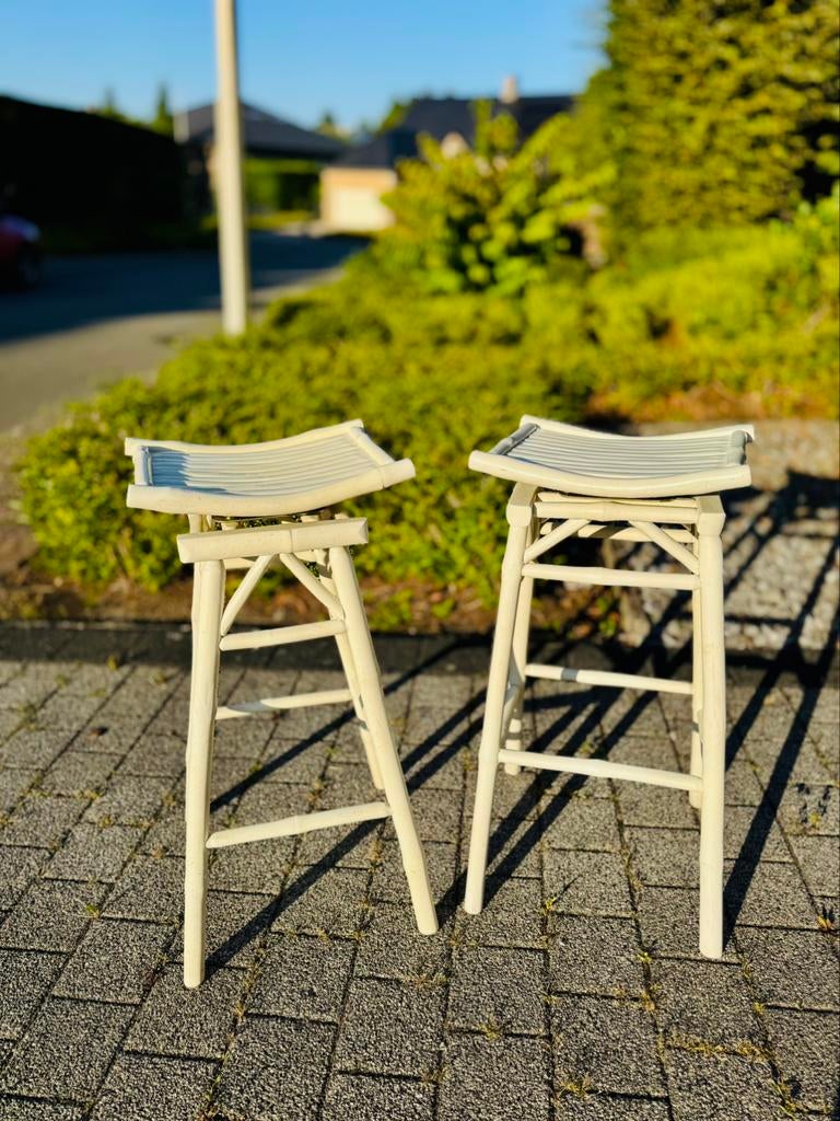 Paar handgemaakte hoge krukken van Aziatische bamboe, Ophalen, Zo goed als nieuw