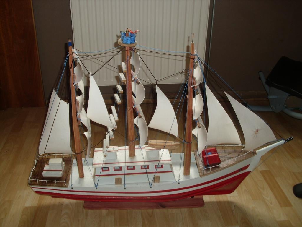 Hele grote modelboot, Ophalen, Zo goed als nieuw