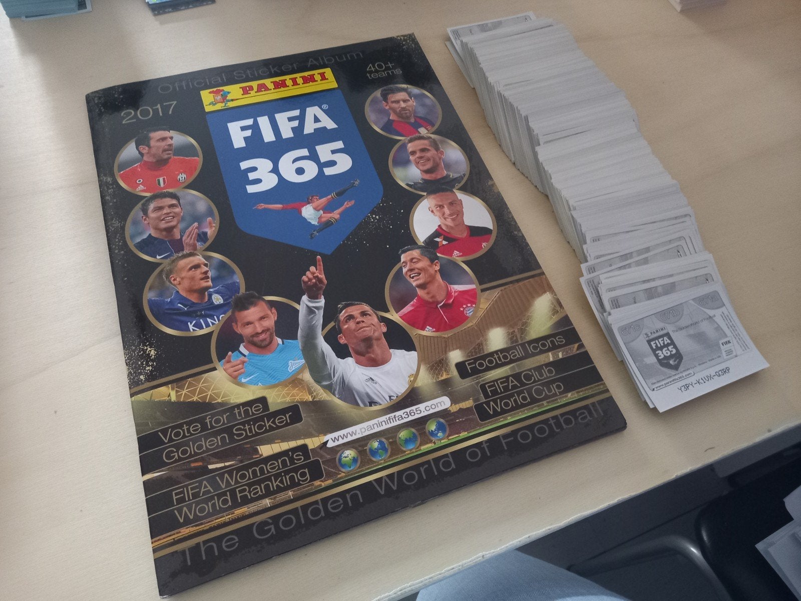 Autocollants Panini FIFA 365 (édition 2017), Enlèvement ou Envoi, Neuf, Autocollant