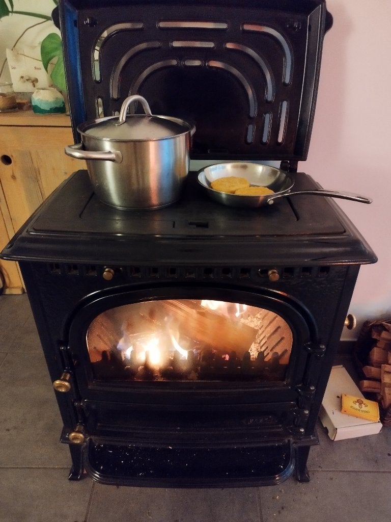 Poêle à bois en émail noir/poêle à charbon SAEY 92 CUCINA, Maison & Meubles, Enlèvement, Utilisé, Bois, Autoportant