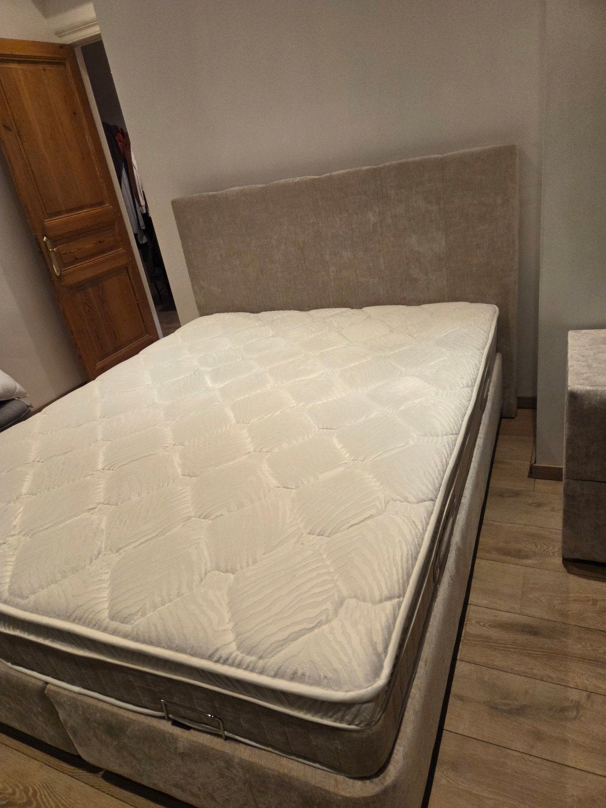 lit boxspring 1m60, Maison & Meubles, Enlèvement, Comme neuf, Gris