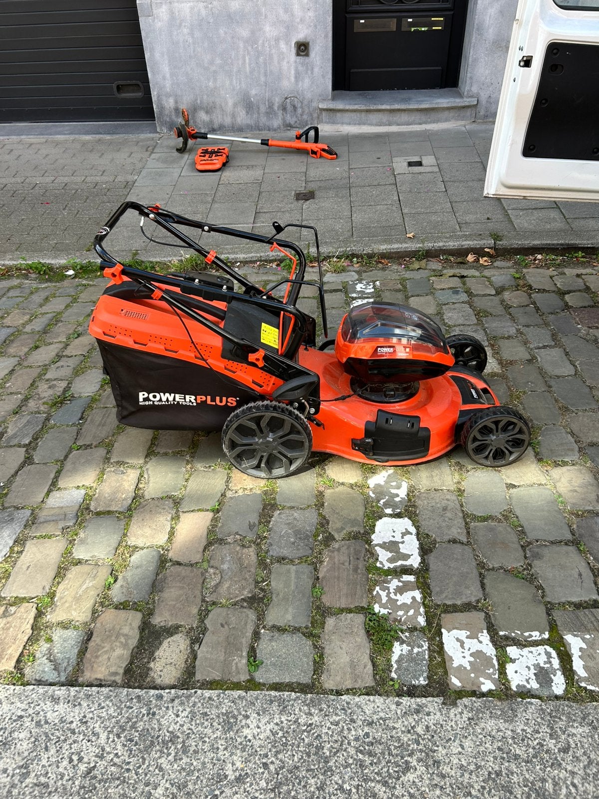 Tondeuse à gazon Powerplus + tondeuse à gazon, Enlèvement, Utilisé