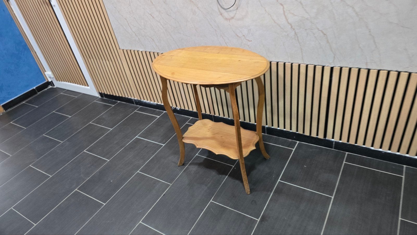 Zeer mooie houten tafel, zeer licht, in perfecte staat, Huis en Inrichting, Krukjes, Ophalen of Verzenden, Hout