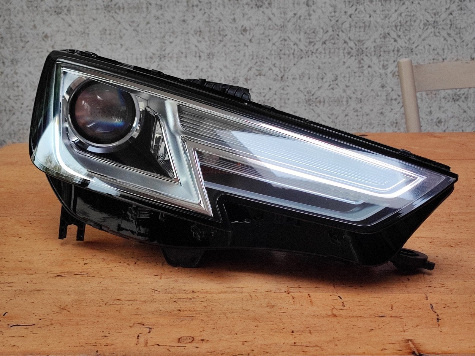 Audi A4 B9 8W Phare droite (2015-2019) Originale!, Enlèvement ou Envoi, Utilisé, Audi