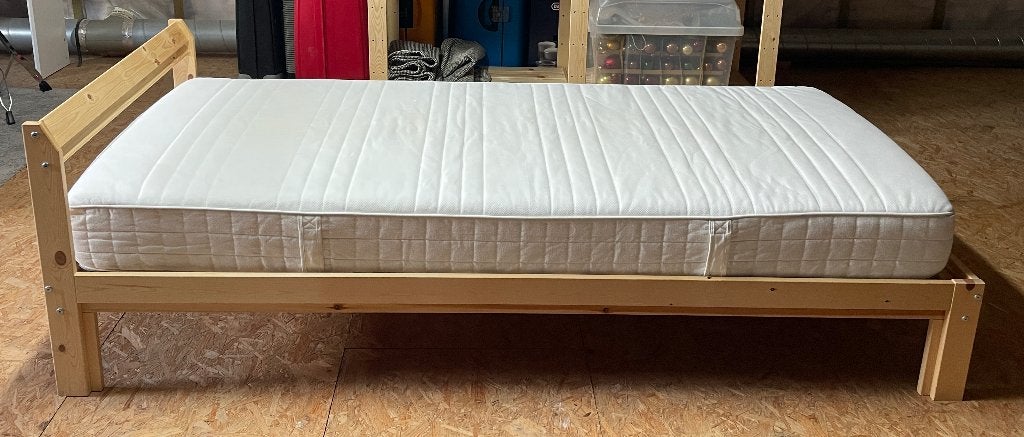 Bed zonder matras, Huis en Inrichting, Slaapkamer | Bedden, Zo goed als nieuw, Eenpersoons, 90 cm, 200 cm, Hout, Bruin, Ophalen