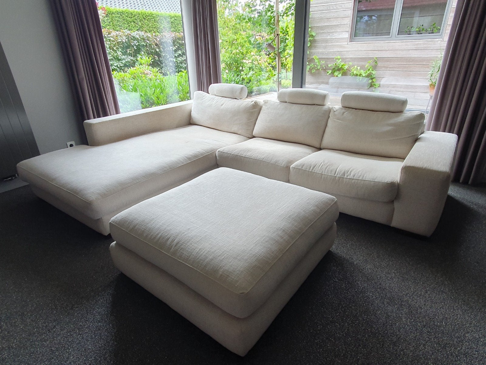 ecru hoeksalon  diepte 220 cm x lengte 310 cm en grote poef, Huis en Inrichting, Ophalen, Gebruikt, 300 cm of meer, Vierpersoons of meer