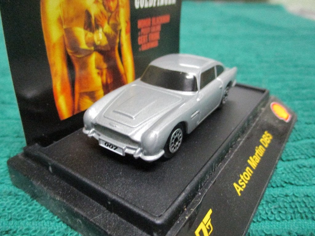 Aston Martin "James Bond" 1/64 ème, Enlèvement ou Envoi, Neuf, Voiture