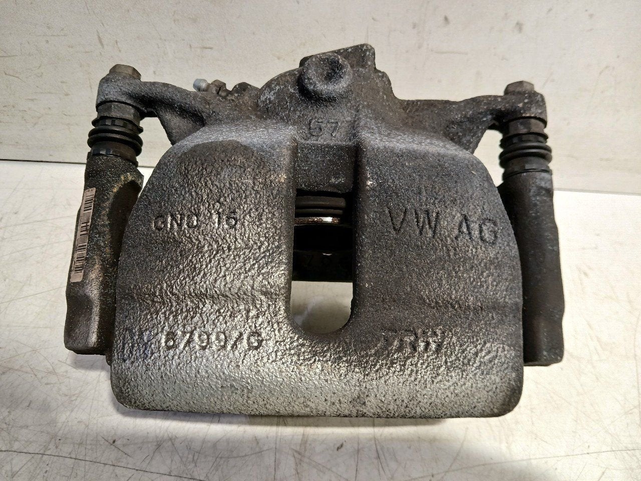 Remklauw rechts voor Volkswagen Golf, Onderdelen@venauto.nl, Van der Ven Autorecycling B.V., Ettenseweg 76, 4706 PB Roosendaal, The Netherlands