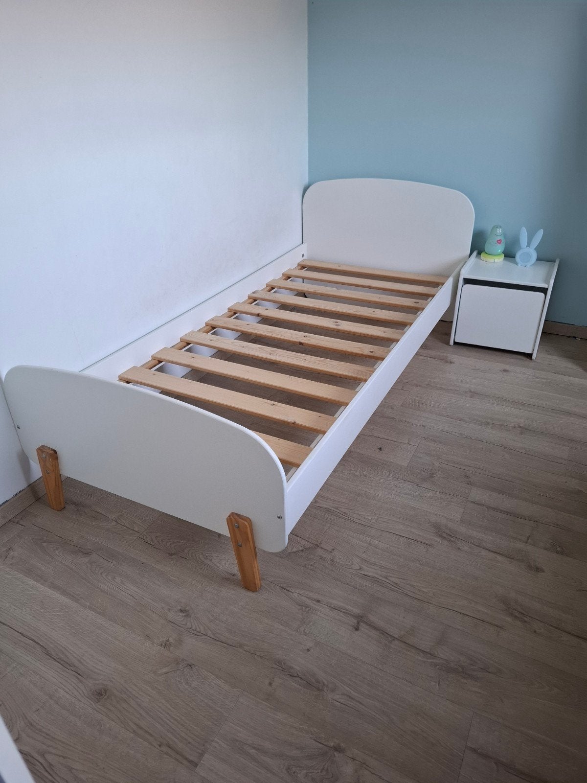 Kinderbed 90x200 + nachtkastje, Ophalen