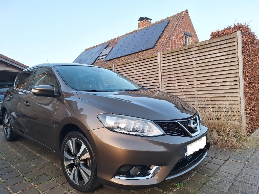 Nissan Pulsar (optiepakket: N-Connecta) met 32.000 km, Auto's, Voorwielaandrijving, Parkeersensor, Zwart, Bruin