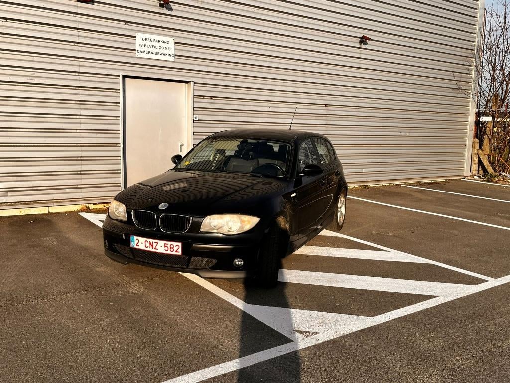 BMW 116i *263.000km* GEKEURD VOOR VERKOOP, Auto's, 1596 cc, 1 Reeks, Zwart, Leder