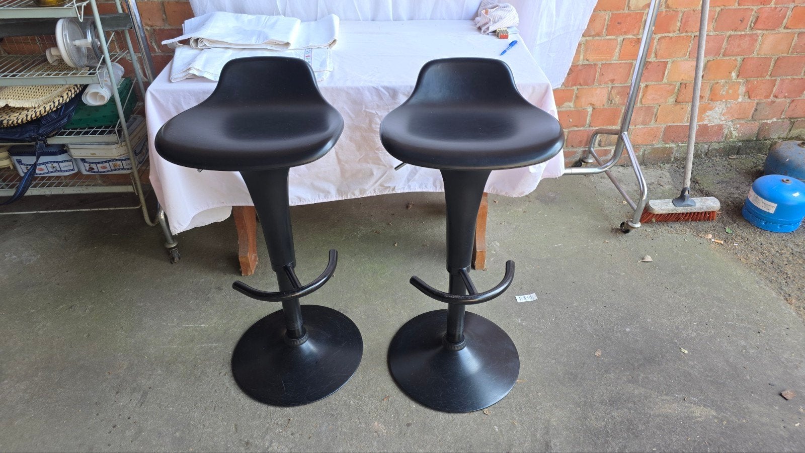2 barkrukken bombo stijl, Ophalen, Kunststof, Draaibaar
