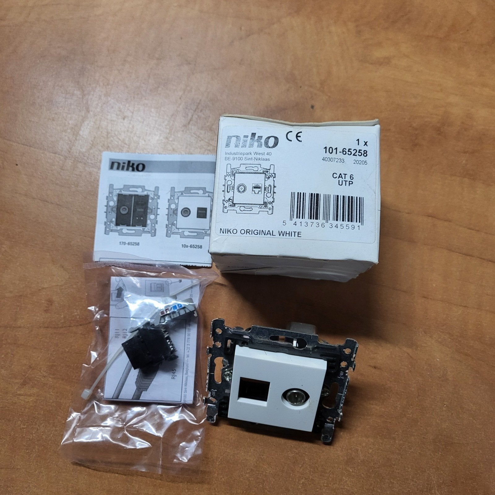 Niko coax + RJ45 Cat 6 aansluiting 101-65258, Bricolage & Construction, Enlèvement ou Envoi, Neuf, Autres marques, Autres types