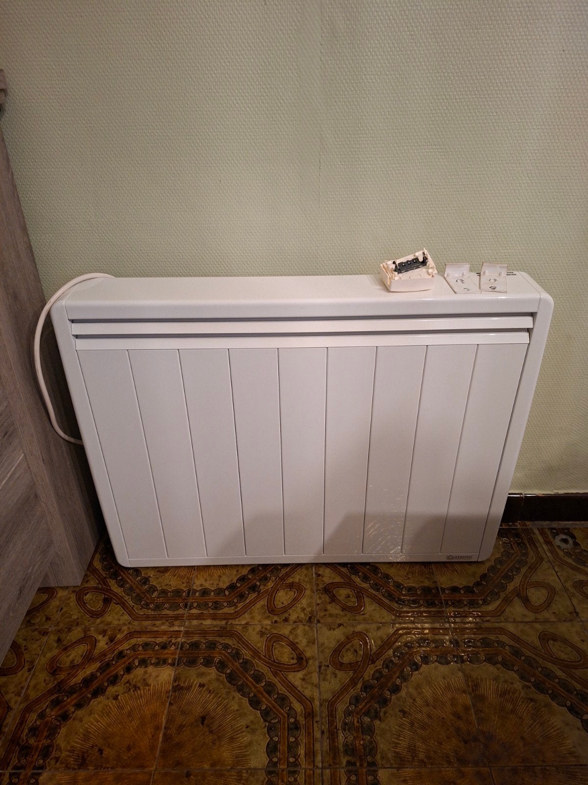 Vend 3 radiateurs électriques " ATERNO " + 3 programmateurs, 800 watts ou plus, Comme neuf, Enlèvement, Haut rendement (HR)