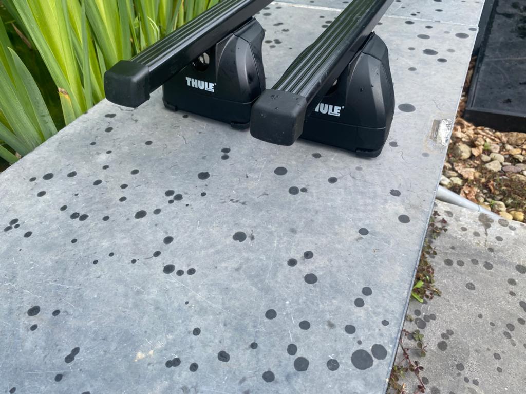 Thule dakdragers (gesloten dakrail), Auto diversen, Dakdragers, Ophalen, Zo goed als nieuw
