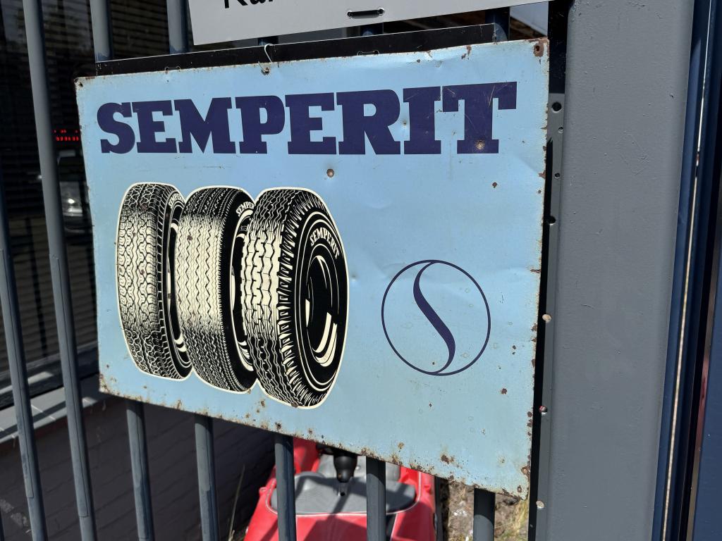 Semperit banden oud reclamebord