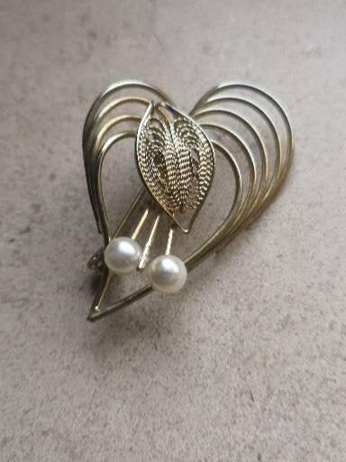 Hartvormige broche 5 x 3.5 cm, Ophalen of Verzenden