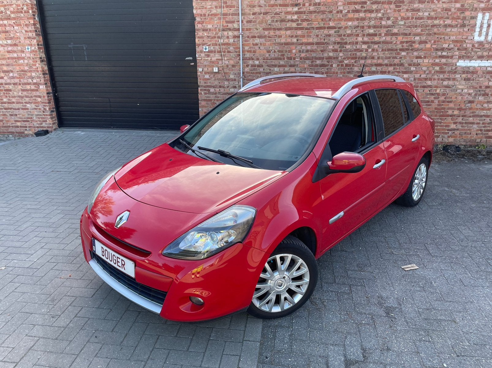 RENAULT CLIO GRANDTOUR | ESSENCE | AUTOMATIQUE | NAVI | AC, Rouge, Achat, Carnet d'entretien, Noir