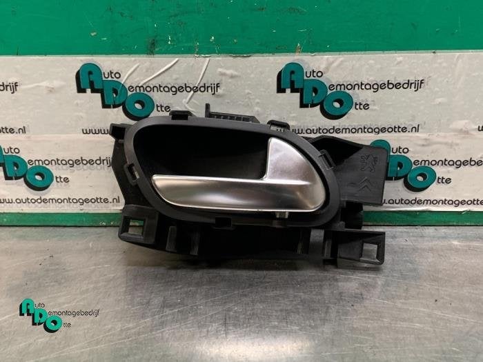 Poignée portière 4portes avant droite d'un Peugeot 208 (20, -, 3 mois de garantie, Utilisé, -