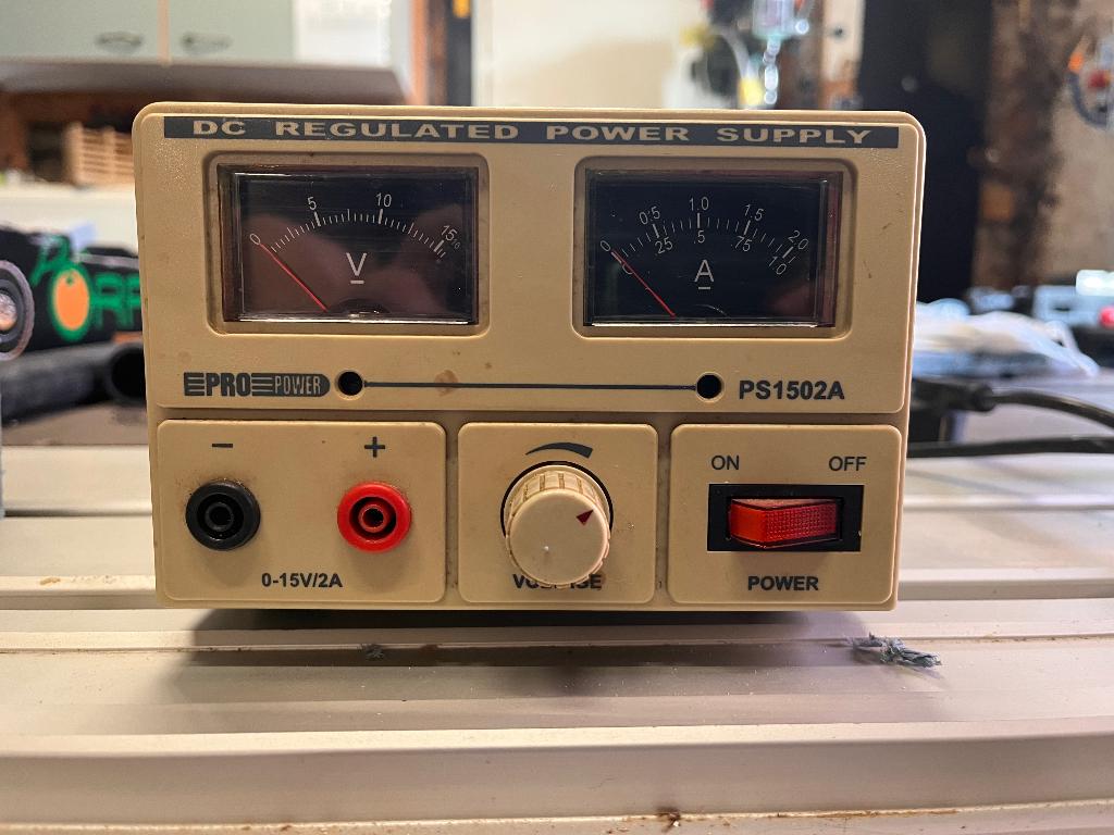 Alimentation labo 15V/2A, Ophalen, Zo goed als nieuw