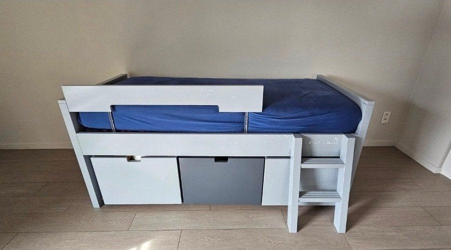 Eénpersoonsbed van Bopita met lattenbodem van Elsach, Ophalen, 85 tot 100 cm, Gebruikt, Hoogslaper of Stapelbed