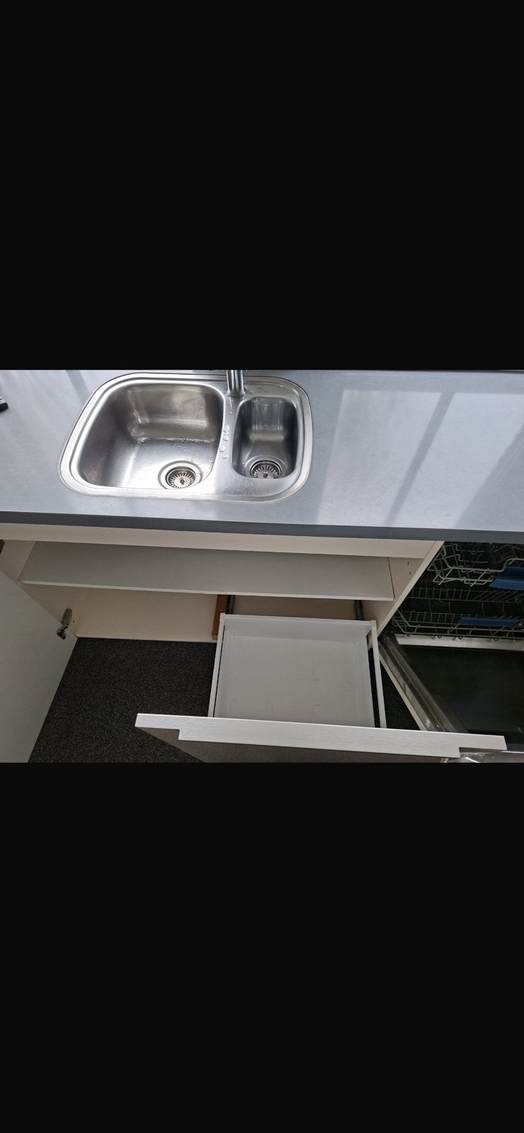Te koop: Moderne hoogglans keuken met natuurstenen, Particulier
