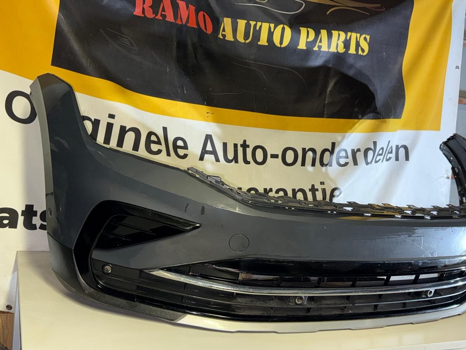 VOORBUMPER VOLKSWAGEN TIGUAN 5NA807221C, Auto-onderdelen, Gebruikt, -, -, Ophalen of Verzenden