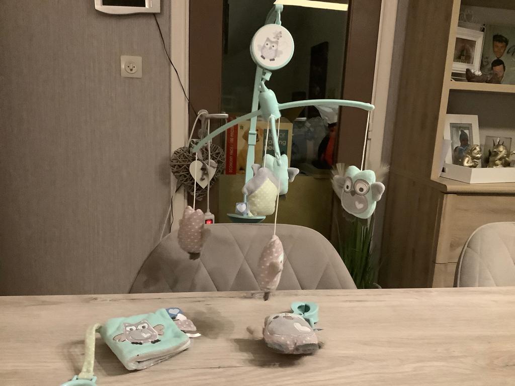 Baby Tiamo uil draaiende muziekmobiel met characters, Ophalen of Verzenden, Zo goed als nieuw, Met geluid