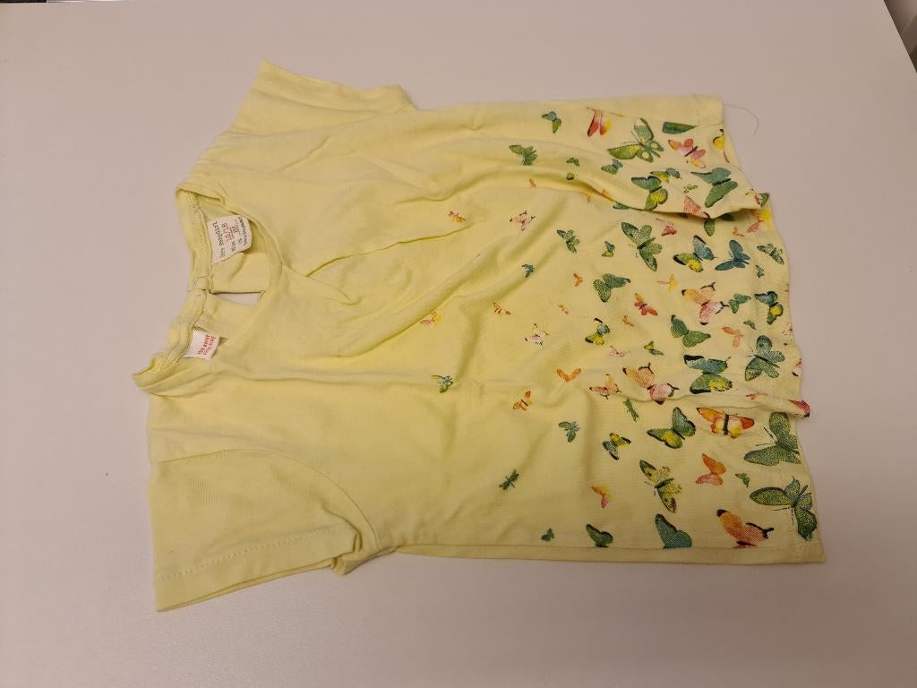 geel t-shirt met vlinders Mt 86 Zara, Enfants & Bébés, Vêtements de bébé | Taille 86, Enlèvement, Comme neuf