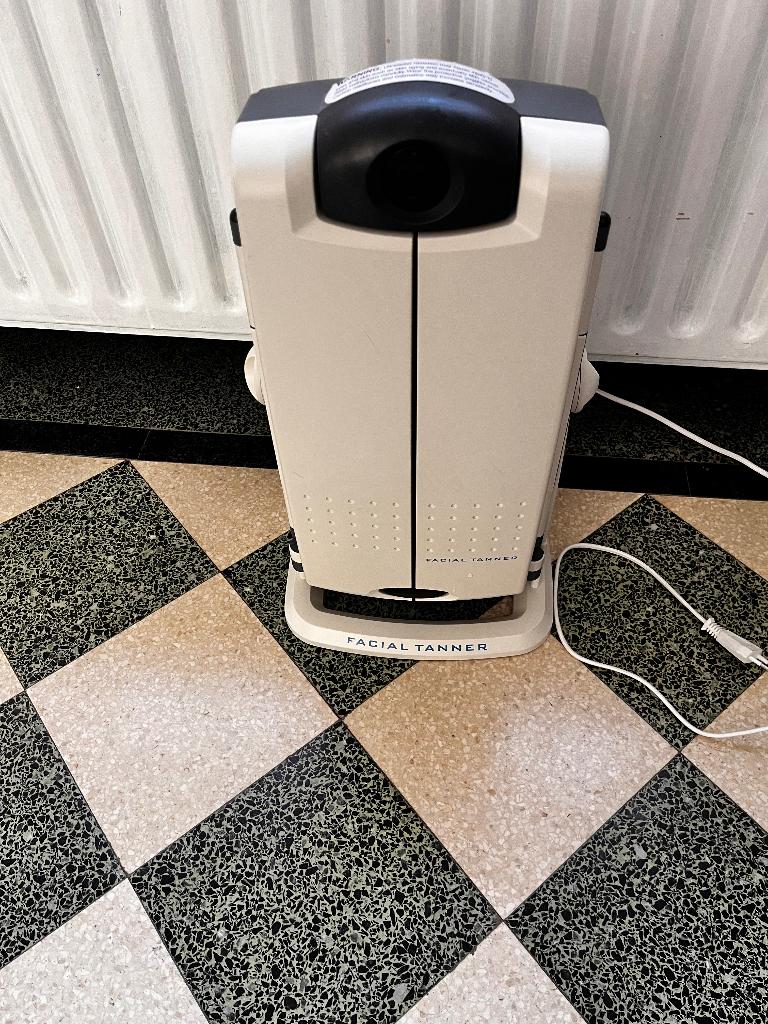 Facial Tanner, Elektronische apparatuur, Zonnebanken en Gezichtsbruiners, Ophalen, Gebruikt, Gezichtsbruiner, 10 tot 15 lampen