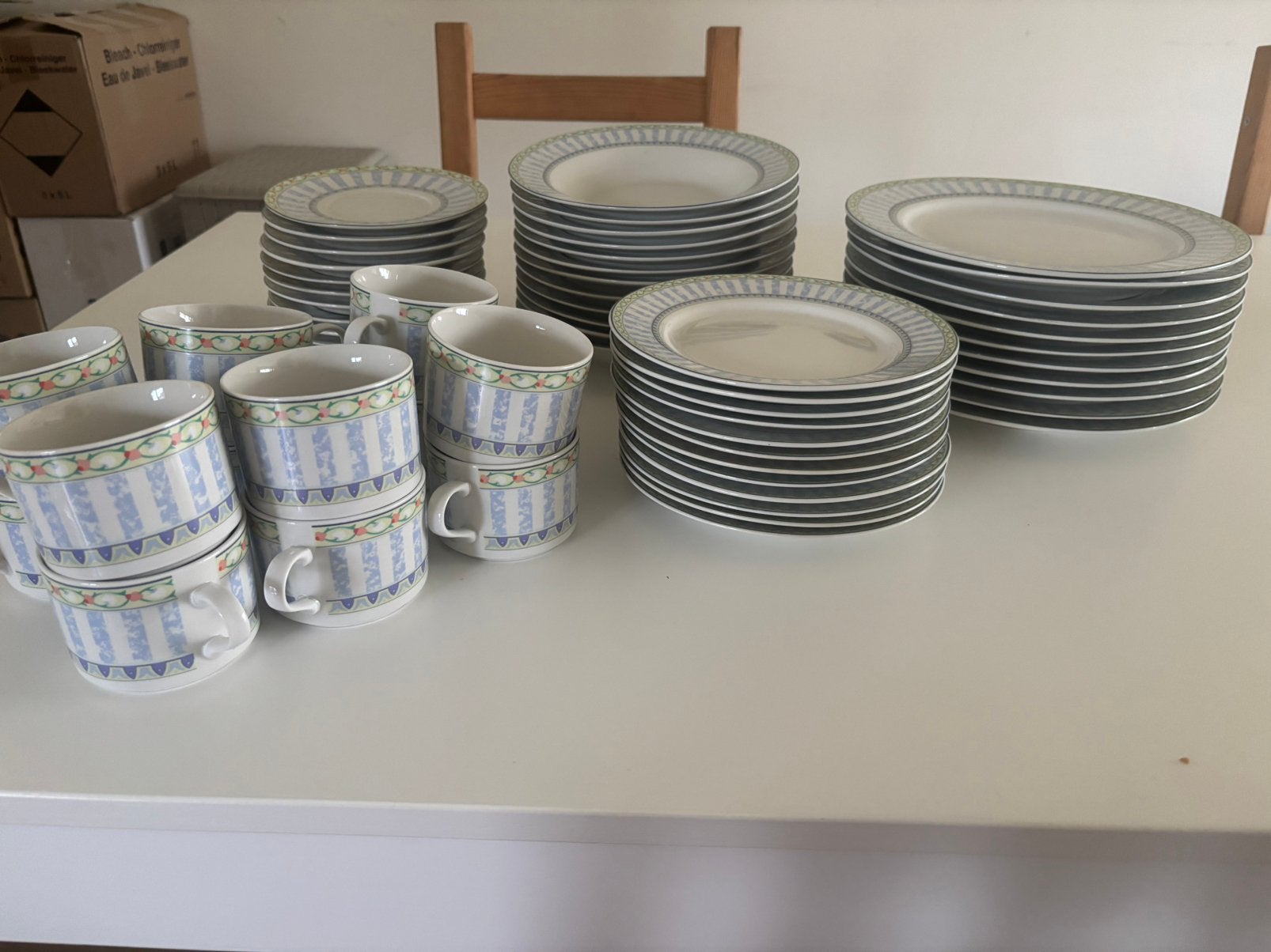 Servies te koop, Ophalen