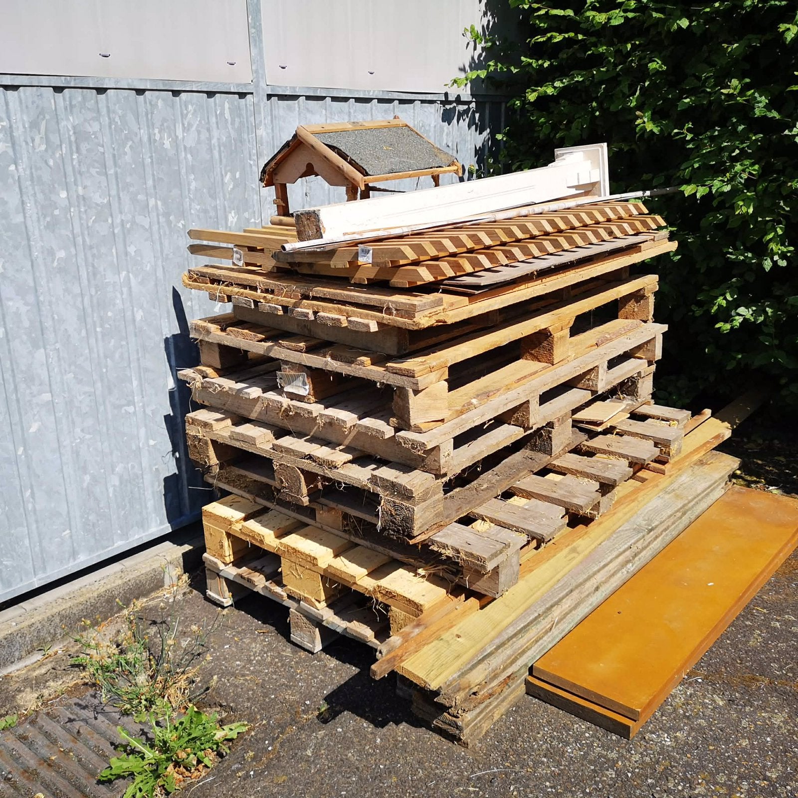 Gratis paletten en ander afvalhout af te halen, Enlèvement, Autres essences de bois