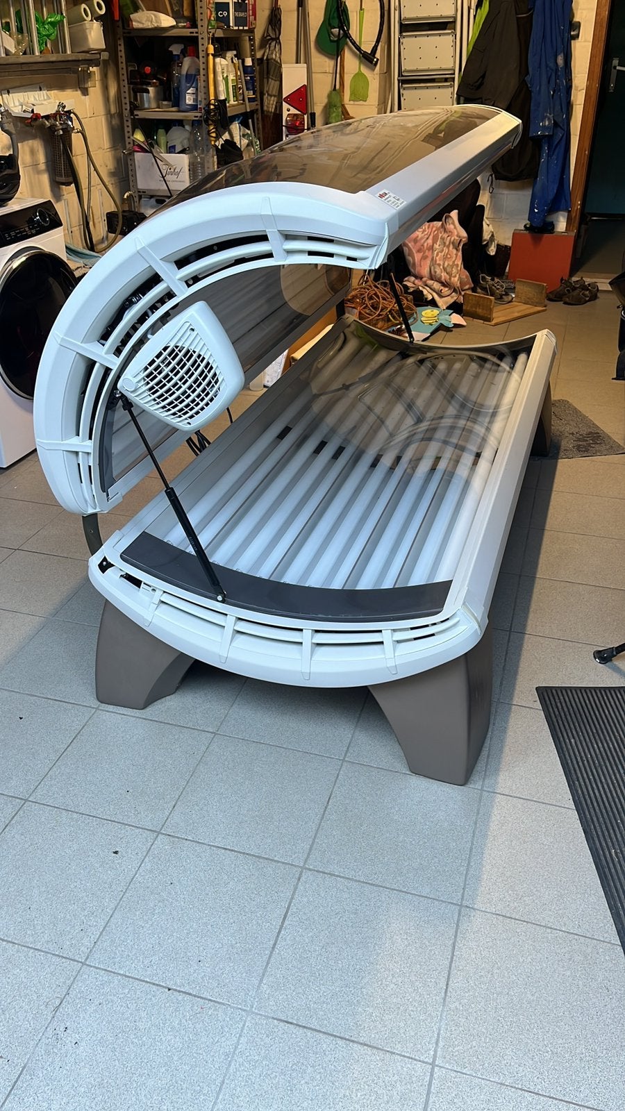 Nieuwe zonnebank, enkele jaren oud maar nooit gebruikt, Elektronische apparatuur, Zonnebanken en Gezichtsbruiners, Ophalen of Verzenden