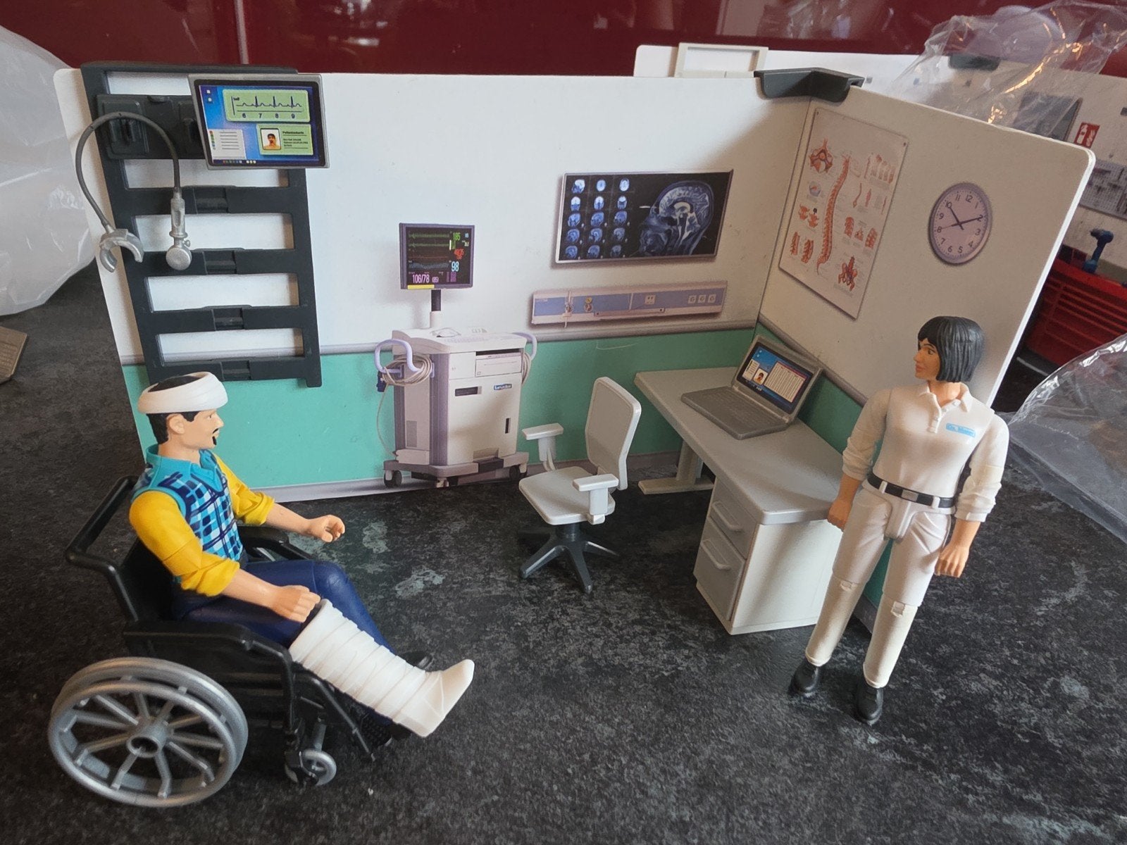 Bureau médical Bruder Bworld, Enfants & Bébés, Jouets | Véhicules en jouets, Enlèvement