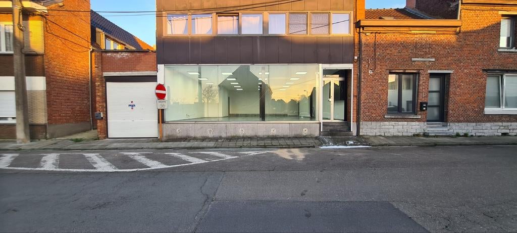 Commerce à louer, Zakelijke goederen, Exploitaties en Overnames