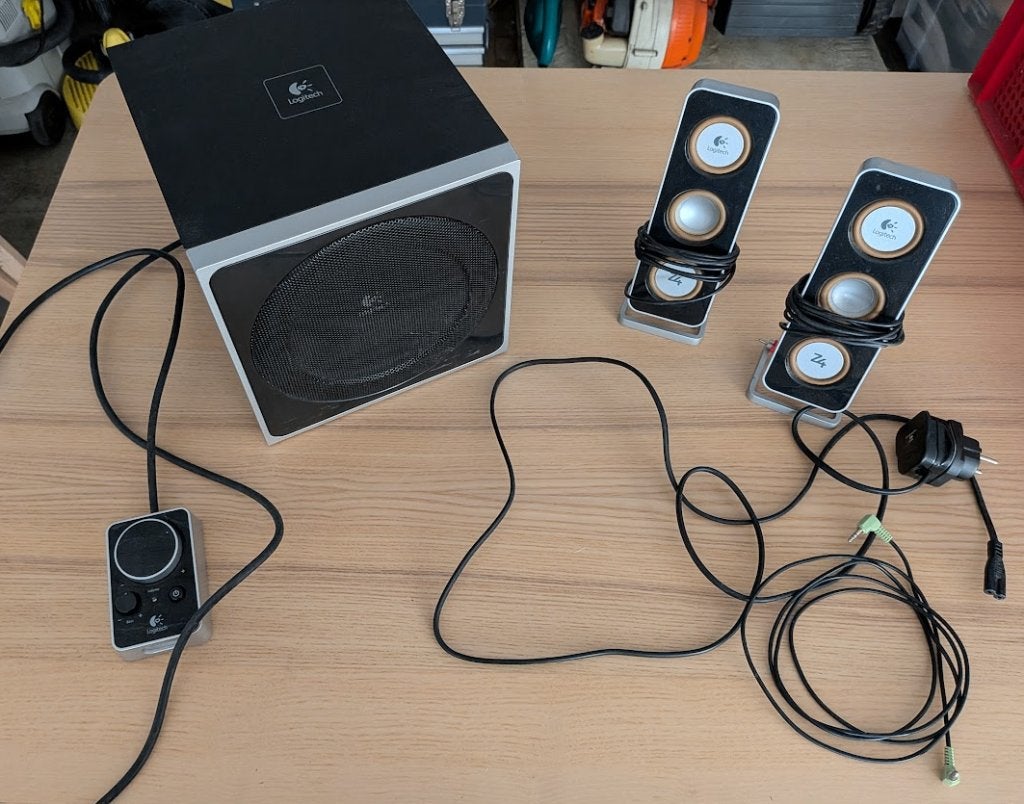 Speakers Logitech z4, Computers en Software, Pc speakers, Ophalen, Gebruikt, Audiokanaal 2.1, Logitech