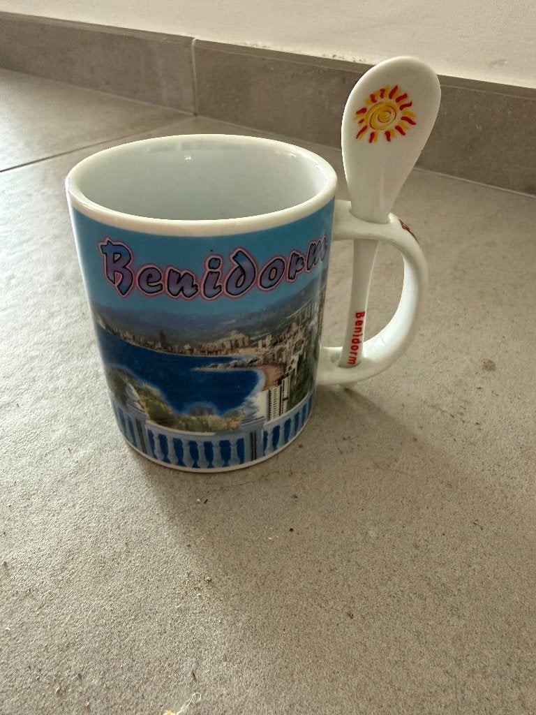 Tasse avec cuillère Benidorm, Ophalen of Verzenden, Nieuw, Overige materialen, Kop(pen) en/of Schotel(s)