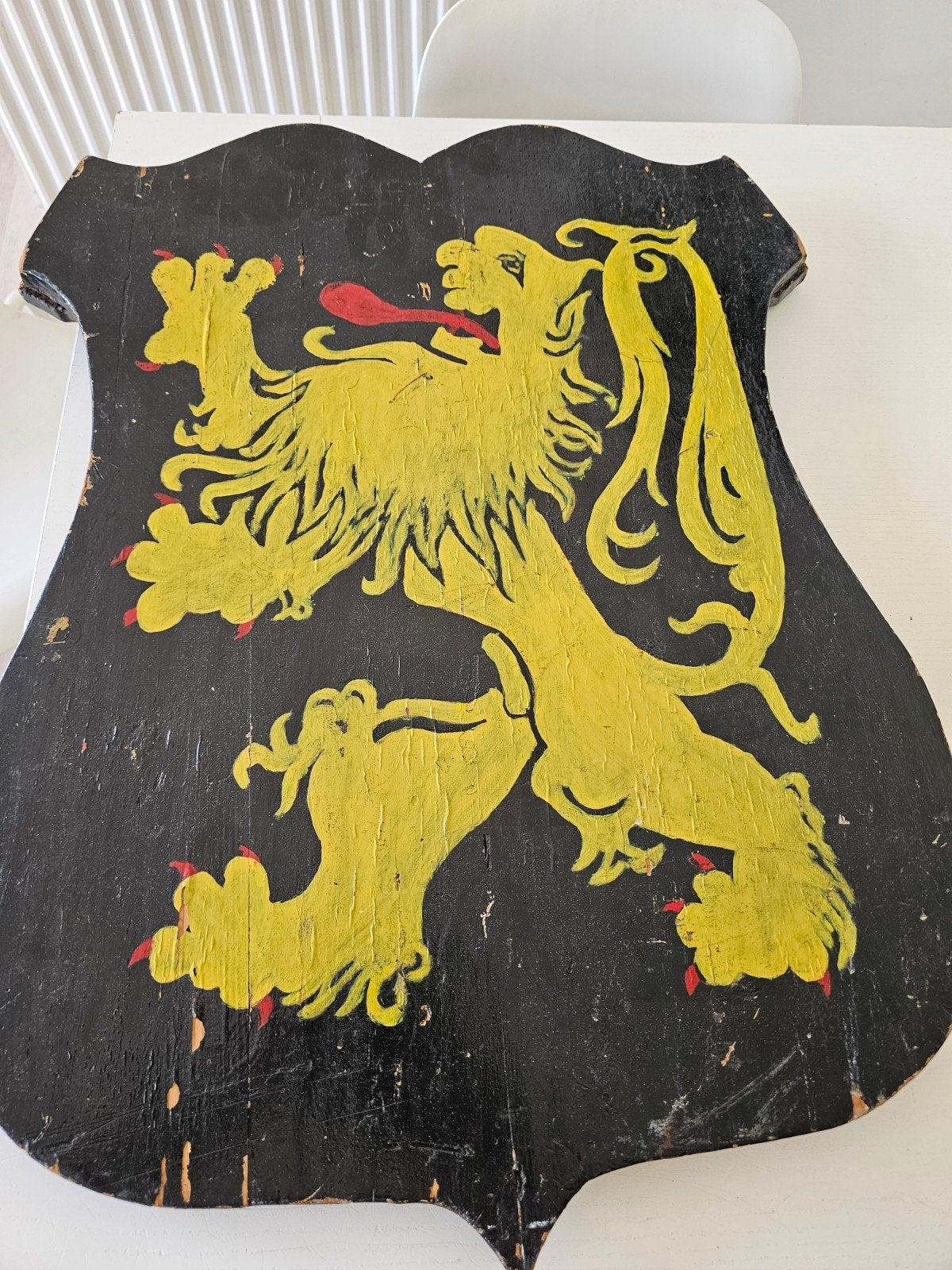 Antiek houten wapenschild met daarop de Vlaamse leeuw,, Ophalen of Verzenden