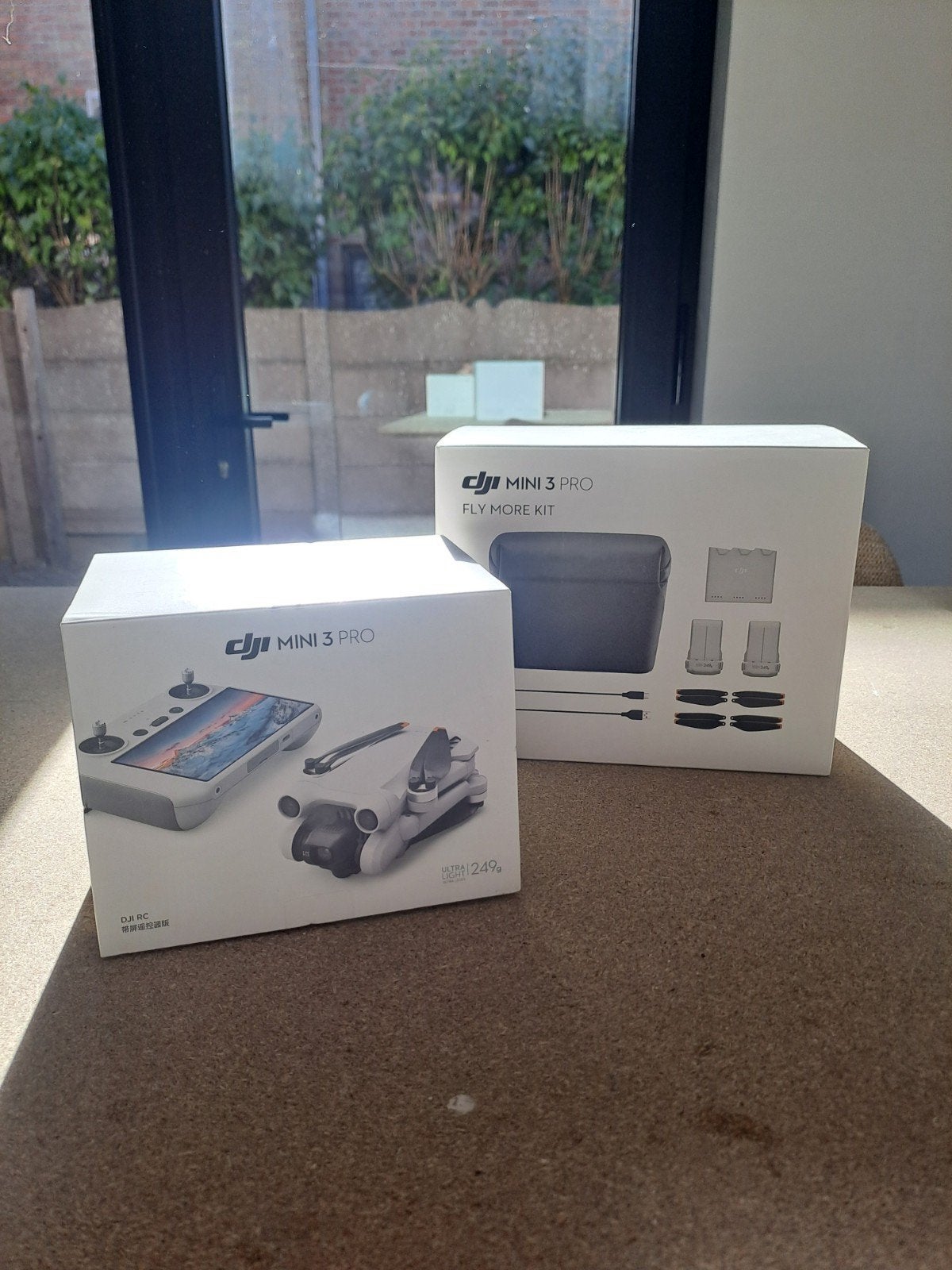 DJI Mini 3 Pro + FLY MORE KIT + FREEWELL 16 PACK  (RC RM330), Enlèvement, DJI