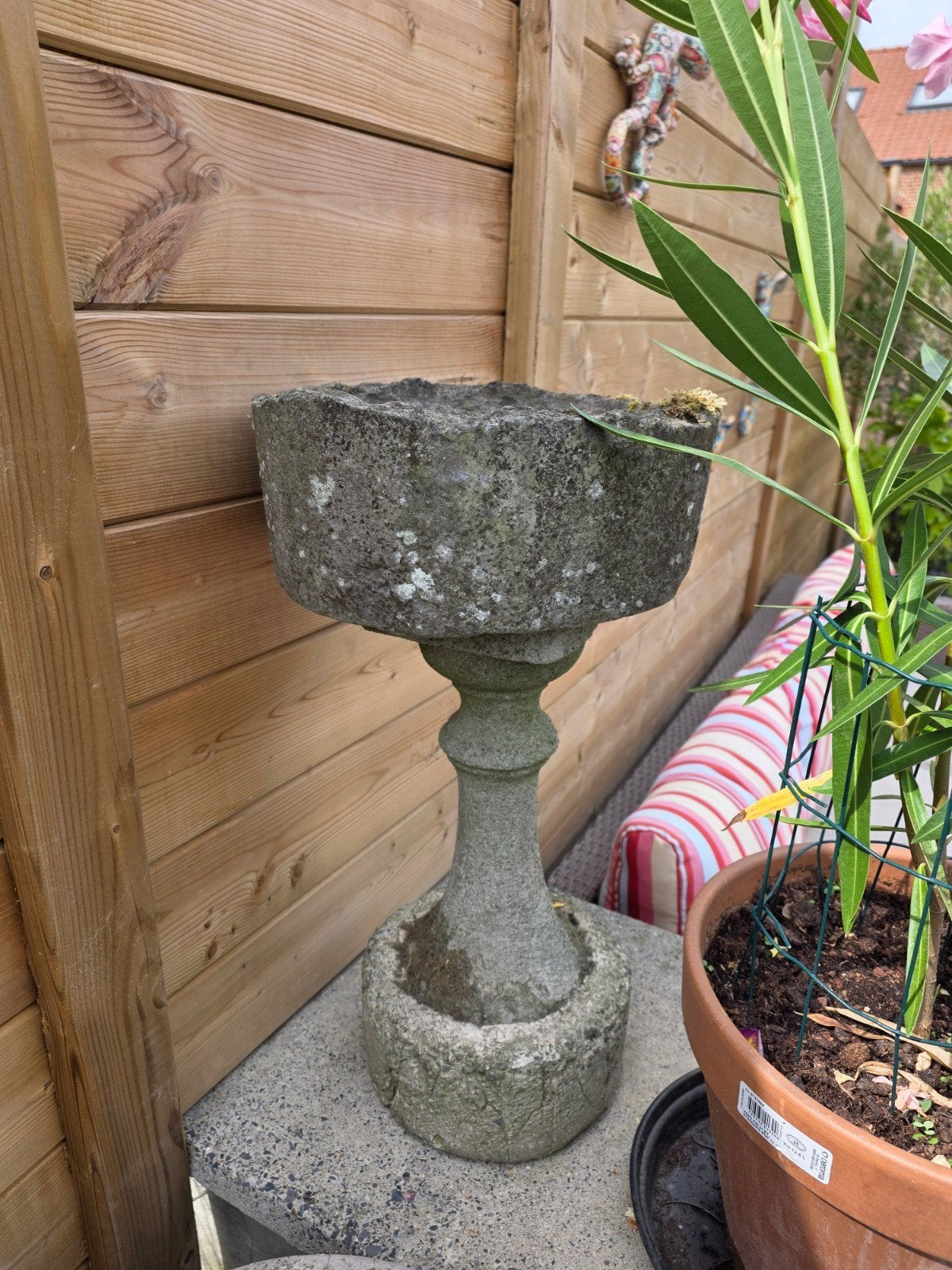 voet met stenen bloempot, Tuin en Terras, Ophalen, Steen