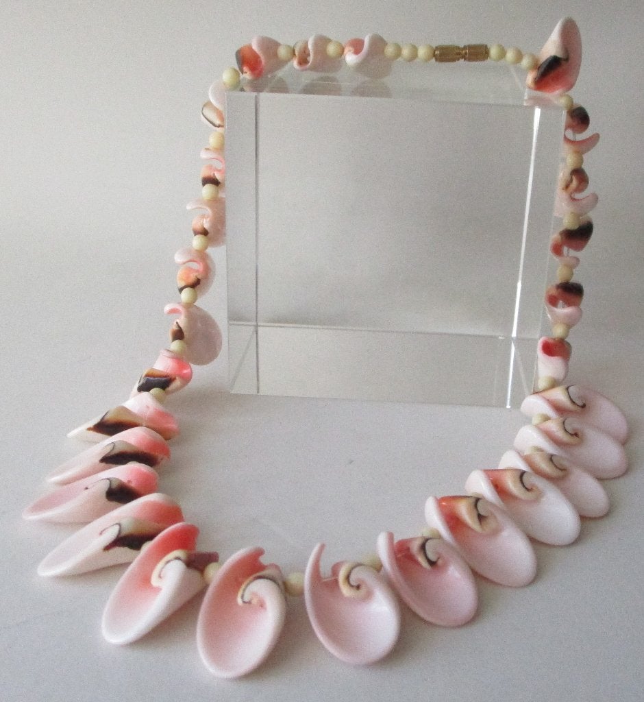 KS016-HORNSCHELP- ROZE 40 t/m 42½cm., Bijoux, Sacs & Beauté, Envoi, Neuf, Rose, Pierre ou Minéral
