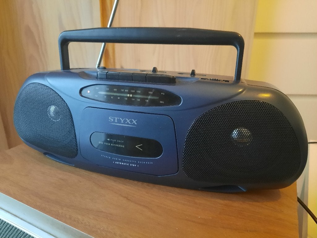 Draagbare radio cassettespeler Styxx., Enlèvement, Comme neuf, Radio