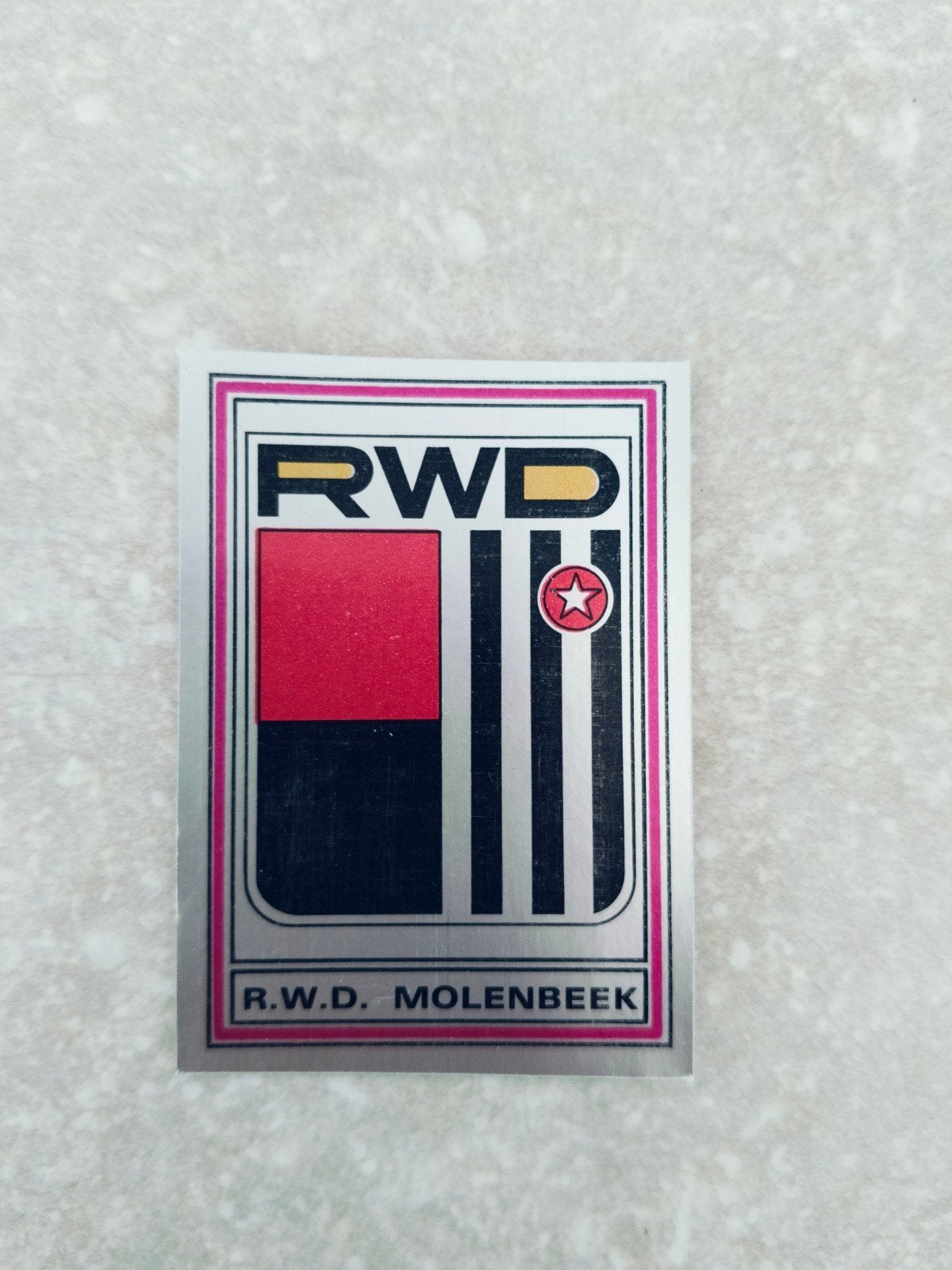 Panini sticker Football 80 embleem RWDM, Ophalen of Verzenden, Sticker
