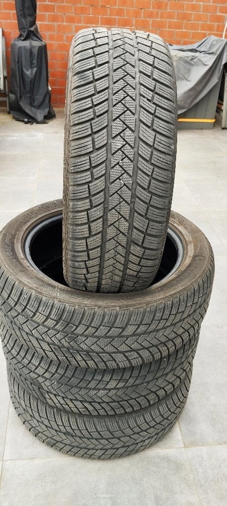 Set winterbanden 225/50/18 Vredestein, Ophalen, 18 inch, Gebruikt, Winterbanden