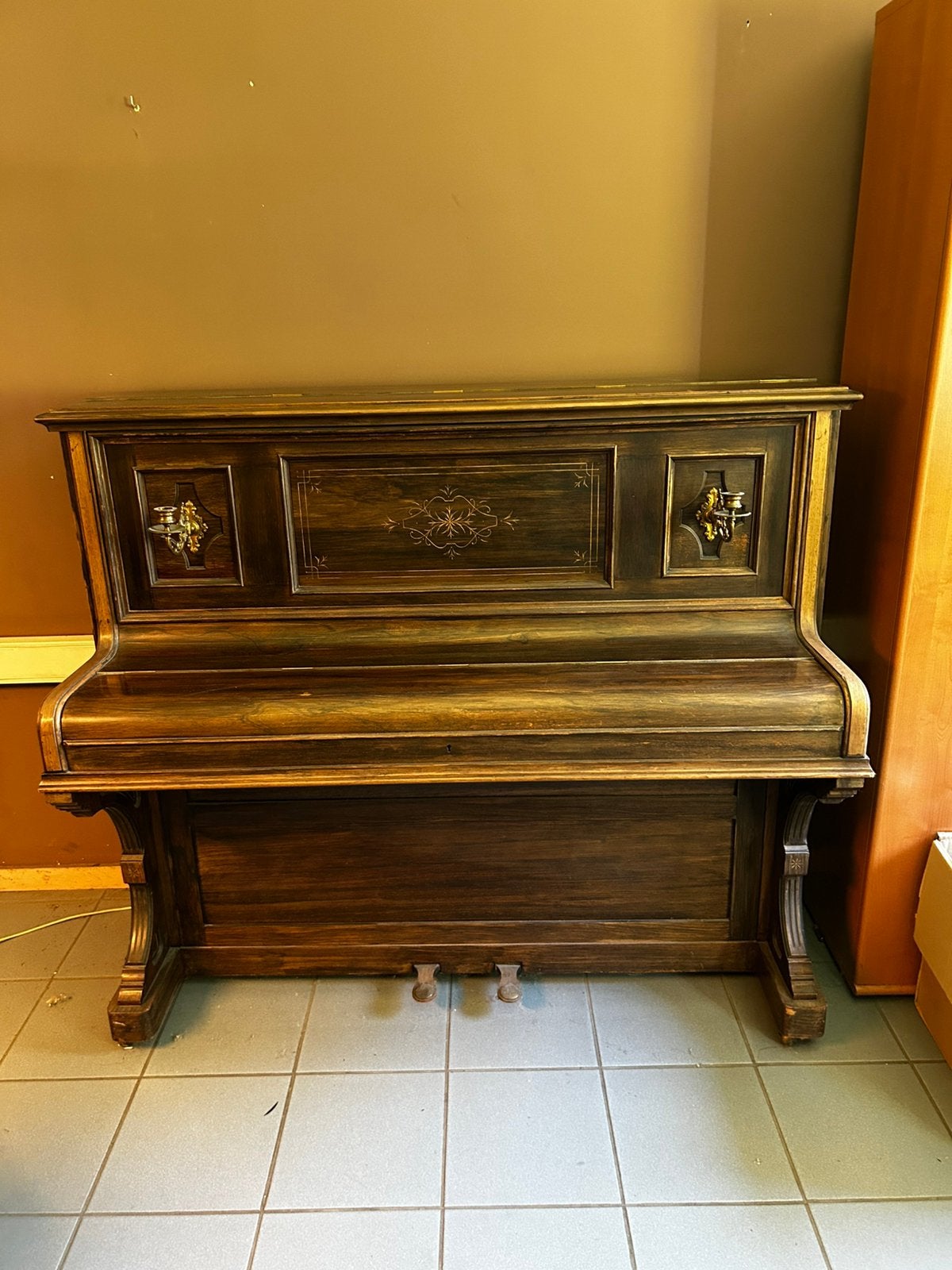 Mooie oude rechte piano van het merk Kirkman, Muziek en Instrumenten, Ophalen, Gebruikt, Bruin, Piano