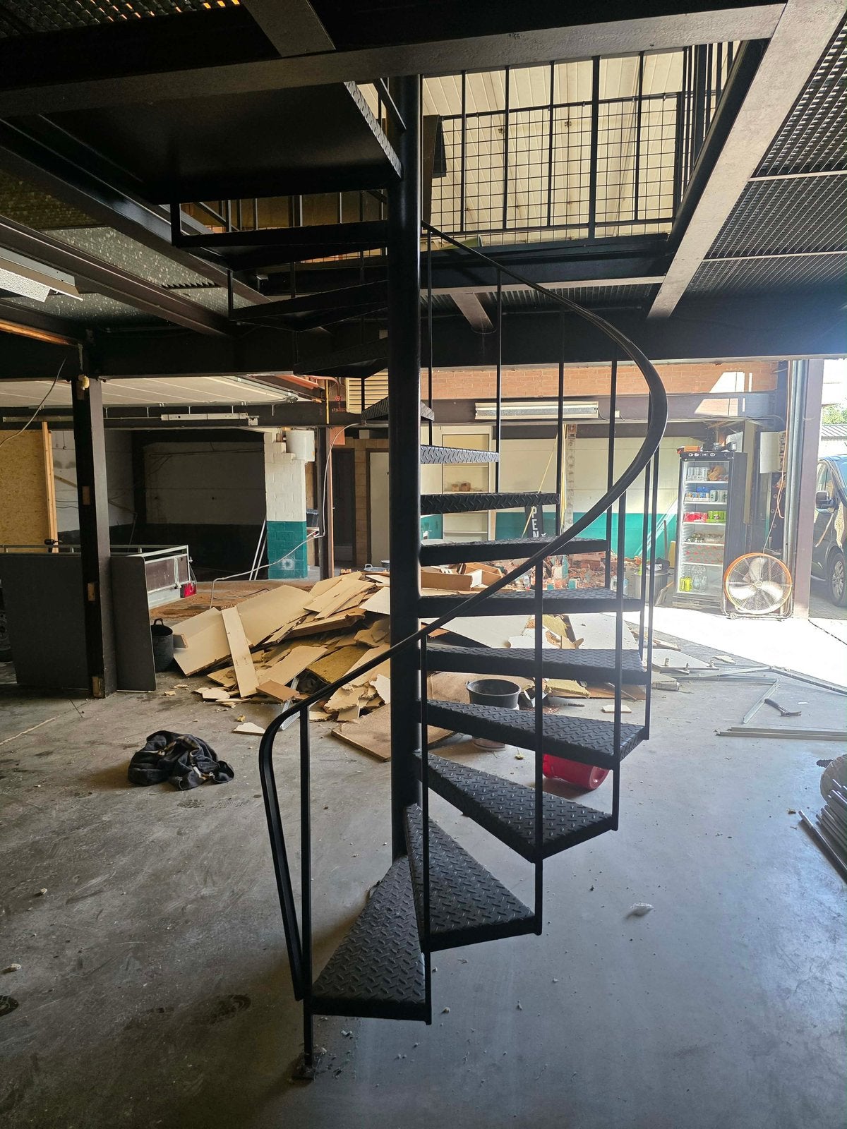 Industriële metalen draaitrap + roosters verdiep, Ophalen, Gebruikt, Trap, 2 tot 4 meter